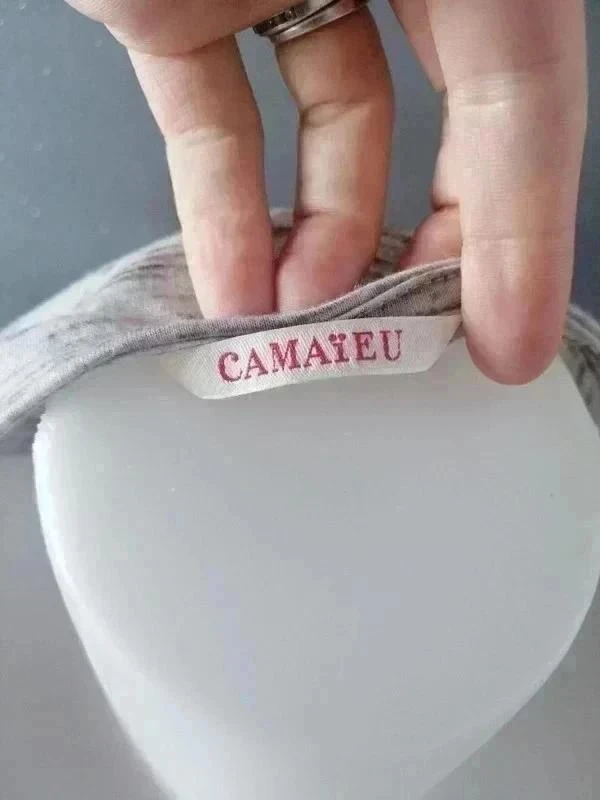 Grijze top met geplisseerde rug in een gemengde stof – photo 3